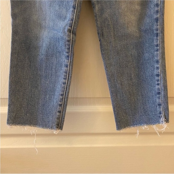 HOLLISTER Ultra High-Rise Mom Jean - Picture 10 of 12